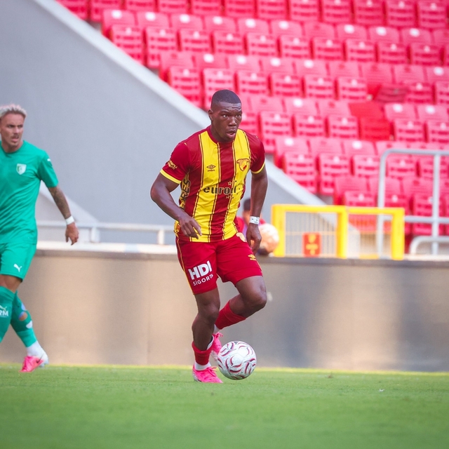 Göztepe'de Sinclair Armstrong, taraftardan tam not aldı