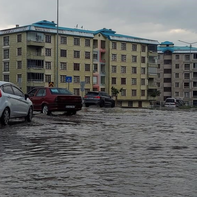 Meteorolojiden Erzurum ve Ardahan için  yağış uyarısı geldi