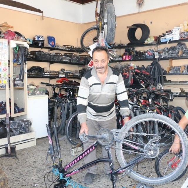 Erzincan'da bisiklet tamircilerinde yaz yoğunluğu