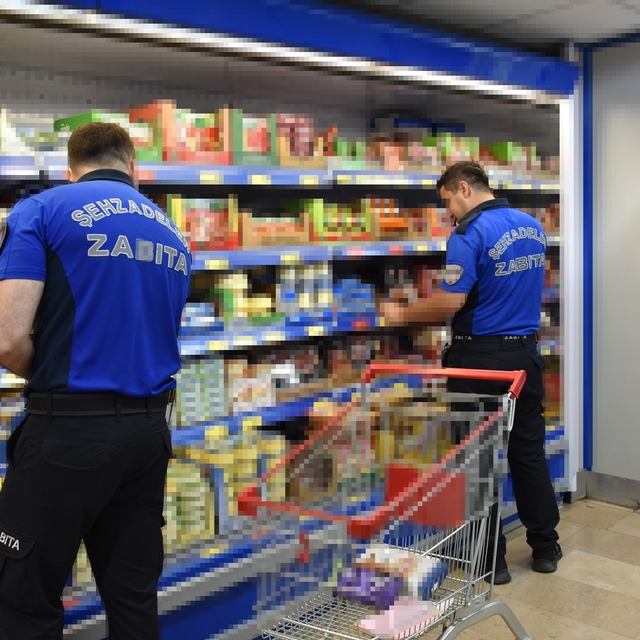 Şehzadeler zabıtasından zincir marketlere denetim