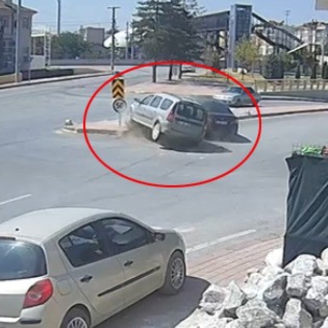 Karaman'da ters yöne giren otomobil kazaya neden oldu