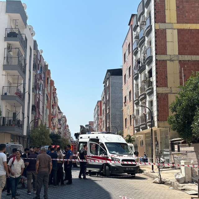 Çatıdan atlayan şahıs ağır yaralandı