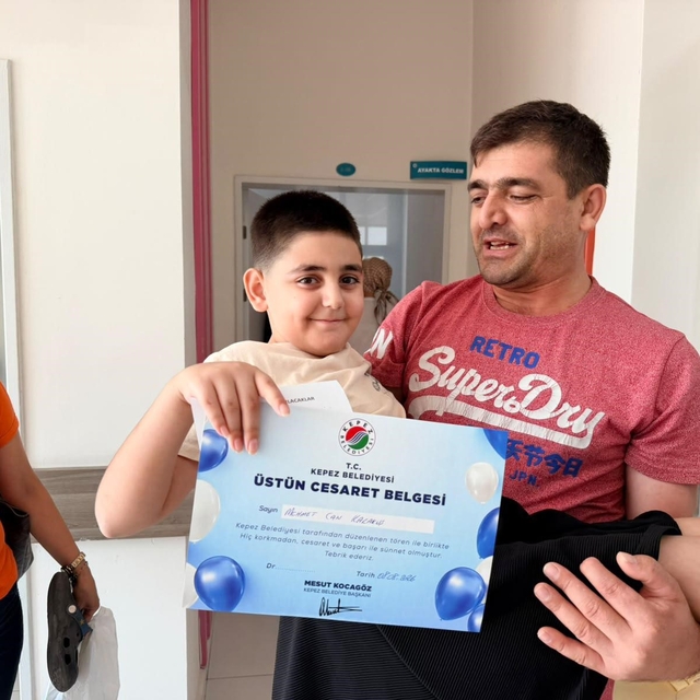 Sünnet olan çocukları "Üstün Cesaret Belgesi' ile ödüllendirildi