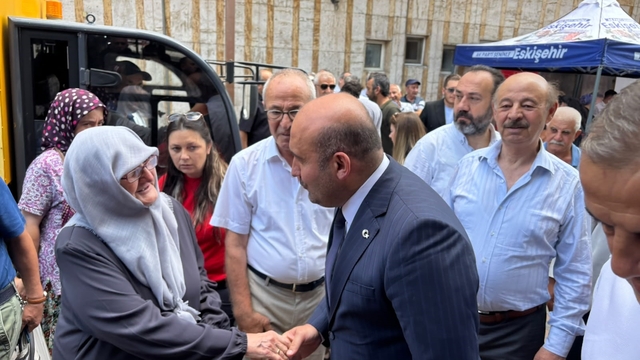 AK Parti'nin 25. kuruluş yıl dönümü dolayısıyla mevlit programı düzenlendi
Eskişehir İl Başkanı Gürhan Albayrak:
"80 vefat etmiş büyüğümüzün ailesini buraya çağırdık"
"AK Parti 12 milyona yakın üyesiyle en büyük sivil toplum kuruluşudur"