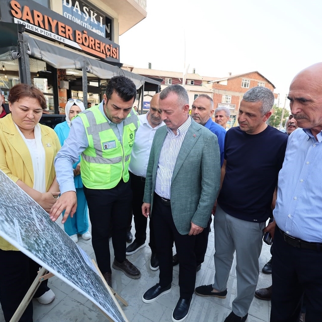 Büyükakın Çayırova'da projeleri yerinde inceledi, esnafla buluştu