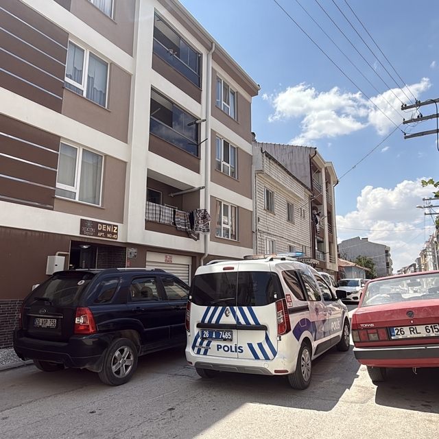 Dairenin camında otururken bahçeye düşen çocuk hastaneye kaldırıldı