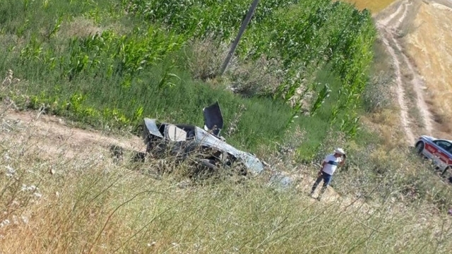 Kayseri'de tarlaya devrilen otomobildeki baba-oğul öldü