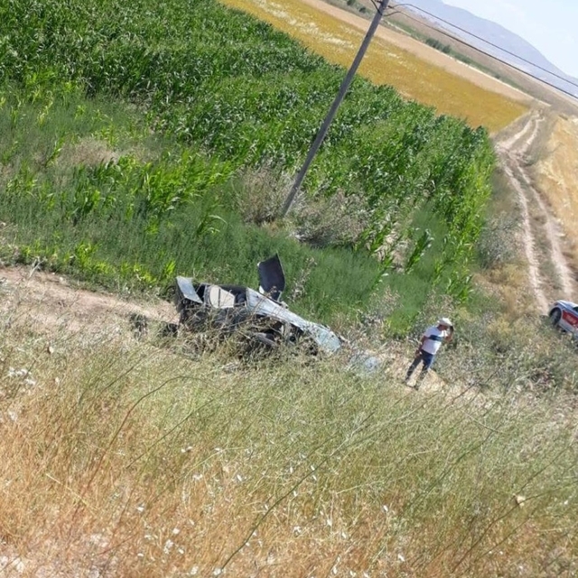 Kayseri'de tarlaya devrilen otomobildeki baba-oğul öldü
