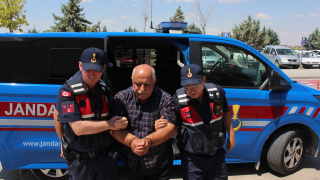 2 arkadaşını 9 kurşunla öldüren şüpheli saklandığı evde yakalandı