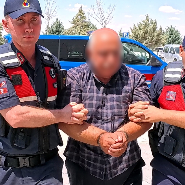 Aksaray'da 2 kişiyi tabancayla öldüren zanlı adliyeye sevk edildi