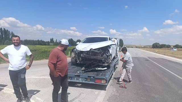 Çorum'da pikap ile otomobil çarpıştı: 2 yaralı