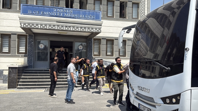 Tarsus'ta alacak verecek kavgası kanlı bitti: 2 kuzen öldü, 6 şüpheli adliyede
