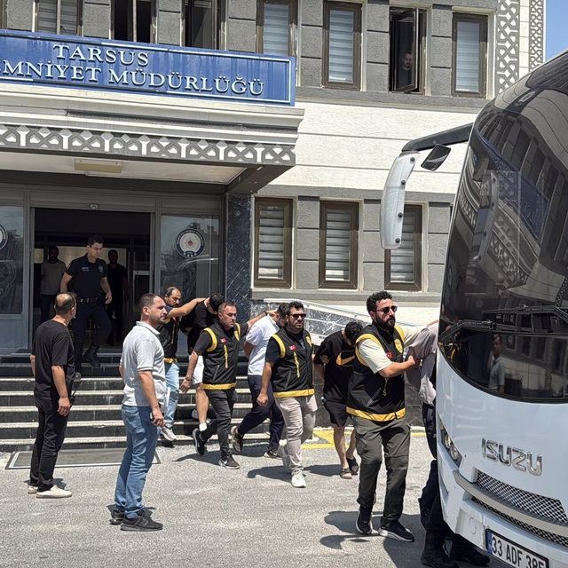 Tarsus'ta alacak verecek kavgası kanlı bitti: 2 kuzen öldü, 6 şüpheli adliy...