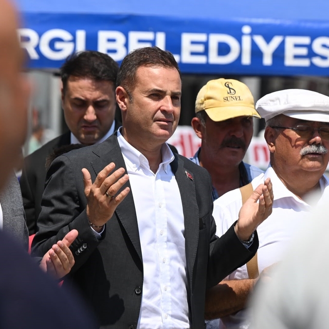 Akın, depremin yıl dönümünde Sındırgı'yı unutmadı
Akın: "Sındırgı yalnız de...