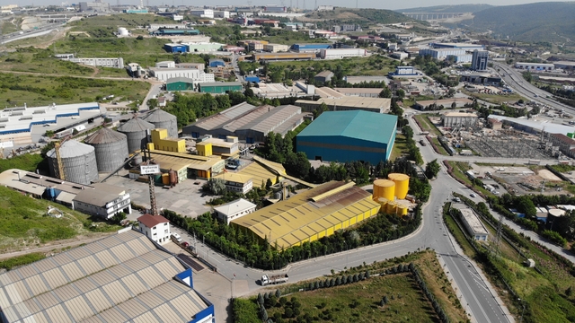 Lütfü Türkkan'ın fabrikasına milyonluk kötü koku cezası
İlçeyi bezdiren kötü kokunun kaynağı, bozulmaya yüz tutan soya fasulyesi çıktı