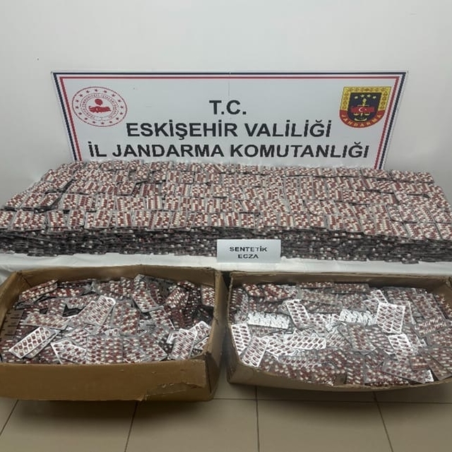 Araçlarında 84 bin sentetik hap ile yakalanan 3 şüpheli tutuklandı