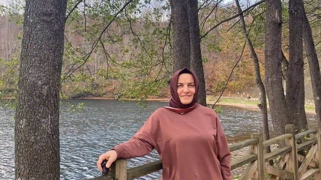 Patpat devrildi; sürücünün eşi öldü