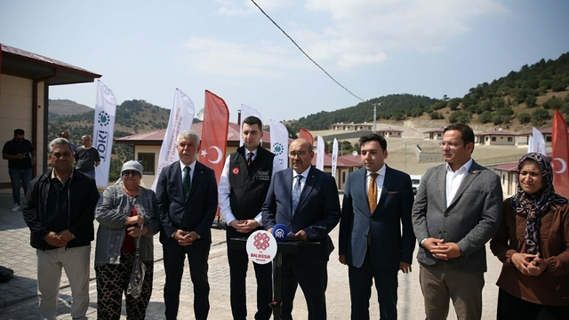 Balıkesir Sındırgı'da depremzedeler için 305 konutun kurası çekildi