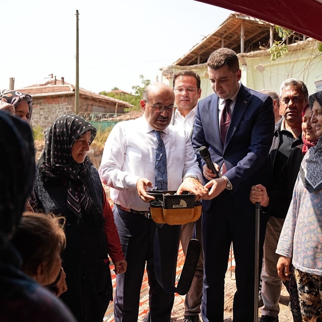 Sındırgı'da deprem konutları hak sahiplerine teslim edildi
305 konut ve 1 i...