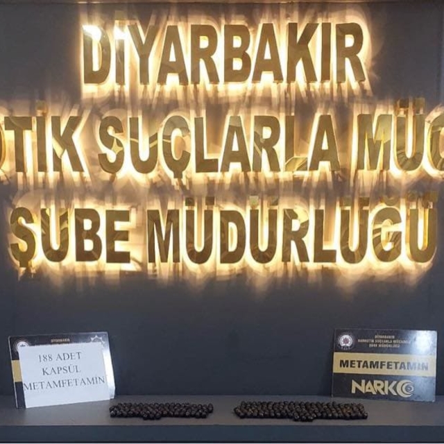 Yuttukları 1 kilo 280 gram uyuşturucu madde ile yakalanan 2 kişi tutuklandı