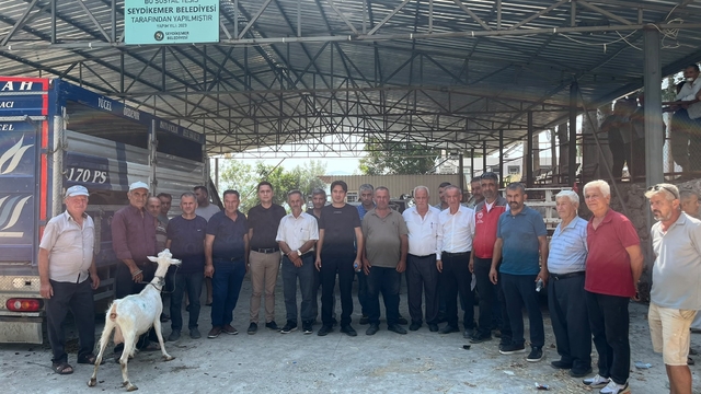 Seydikemer'de yangında hayvanlarını kaybeden çiftçilere küçükbaş hayvan desteği