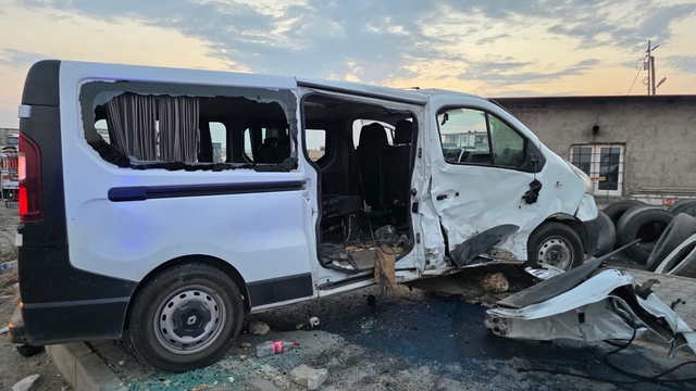 Batman'da 2 minibüs çarpıştı: 9 yaralı