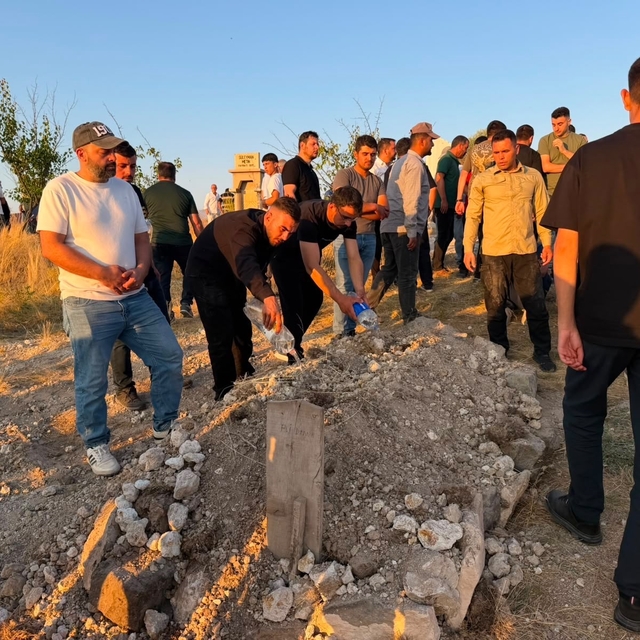 Kayseri'de tarlaya devrilen otomobildeki baba-oğul öldü (2)