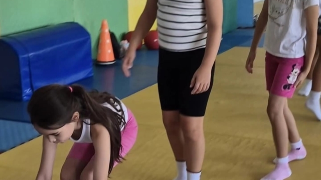 Bandırma'da Yaz Spor Okulları kapsamında temel hareket eğitimi sürüyor