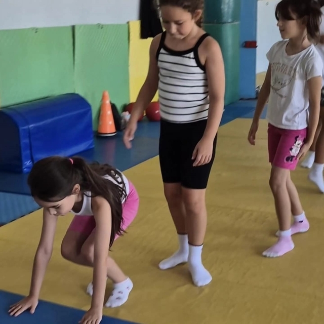 Bandırma'da Yaz Spor Okulları kapsamında temel hareket eğitimi sürüyor