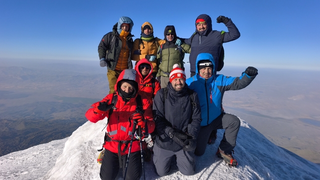 Ağrı Dağı zirvesi, dağcıları ağırlamaya devam ediyor