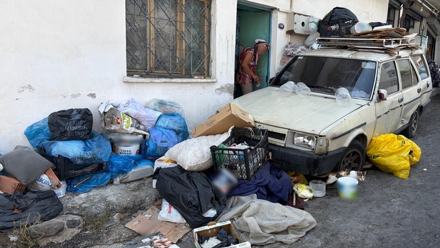 İzmir'de apartmanda 'çöp ev' isyanı