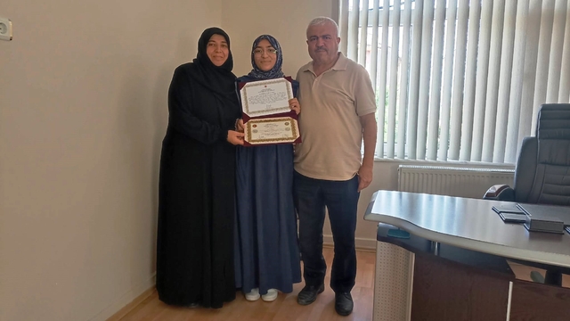 Emet'te iki öğrenci daha hafızlık belgesine kavuştu