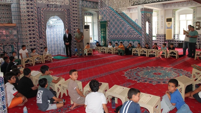 Erzin'de çocuklar yaz aylarını kuran kursunda eğitim alarak geçiriyorlar