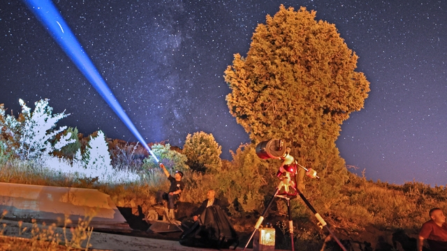 Bitlis'te Perseid meteor yağmuru gökyüzünü şenlendirdi