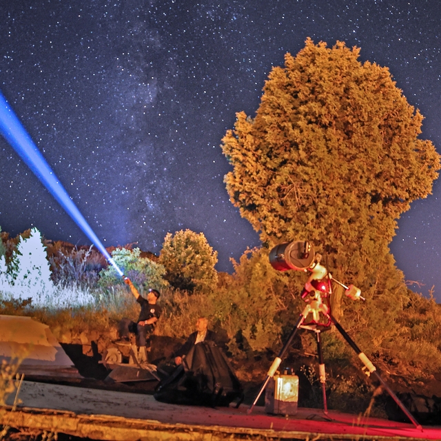Bitlis'te Perseid meteor yağmuru gökyüzünü şenlendirdi