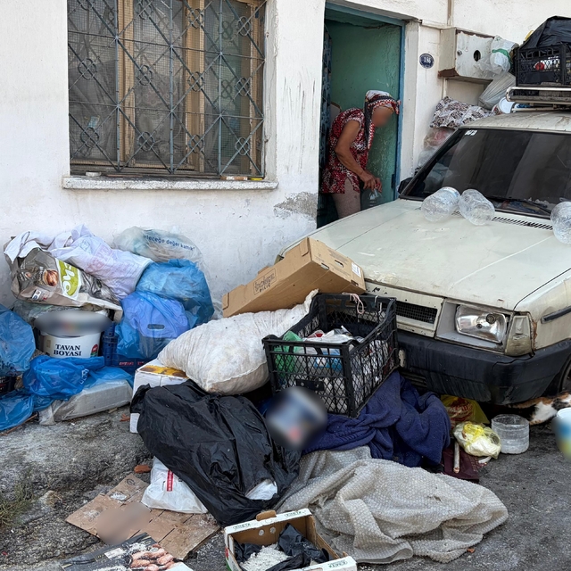 İzmir'de apartmanda 'çöp ev' isyanı