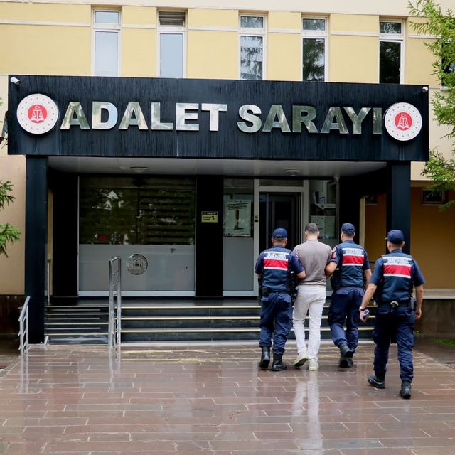 Bayburt'ta 4 yıl hapis cezası bulunan firari hükümlü yakalandı