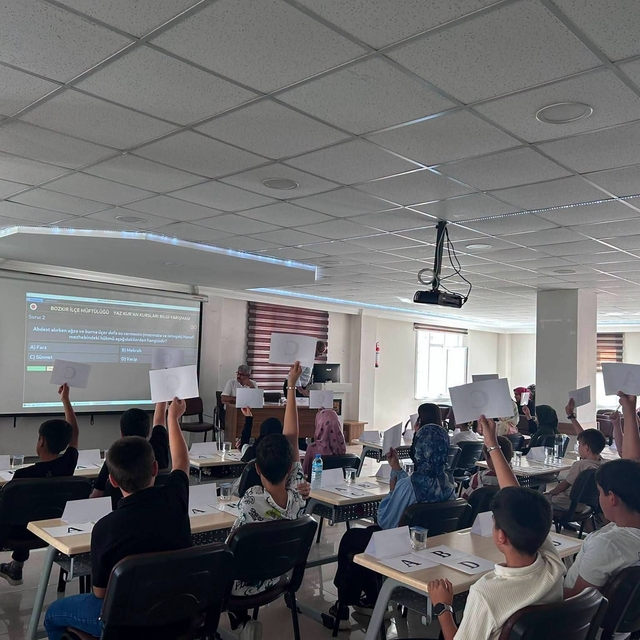 Bozkır'da Yaz Kur'an Kursları öğrencileri bilgi yarışmasında yarıştı