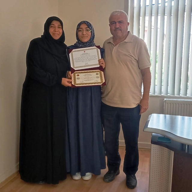 Emet'te iki öğrenci daha hafızlık belgesine kavuştu