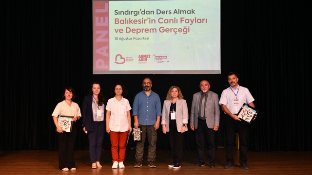 Balıkesir Büyükşehir, Sındırgı depreminden ders alıyor
Balıkesir'in Canlı Fayları ve Deprem Gerçeği' konulu panel gerçekleştirdi