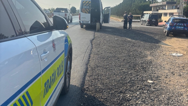 Antalya'da çarpışan araçlar yayalara çarptı: 6 yaralı