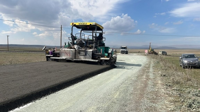 Kars'ta kırsal ulaşım atağı başladı
2026 yılı SSB Beton Yol Projesi'nin ilk etabı Bulanık köyünde hayata geçiriliyor