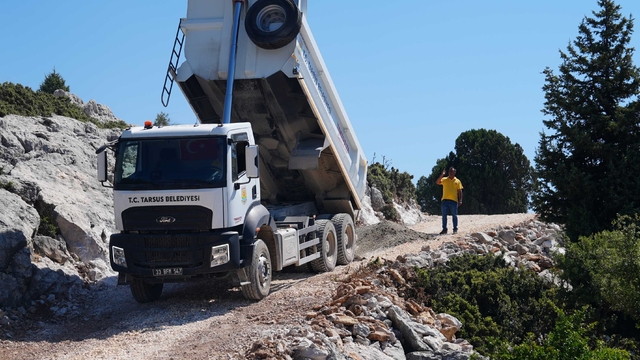 Tarsus'ta kırsal mahallelerin yol sorunu çözülüyor