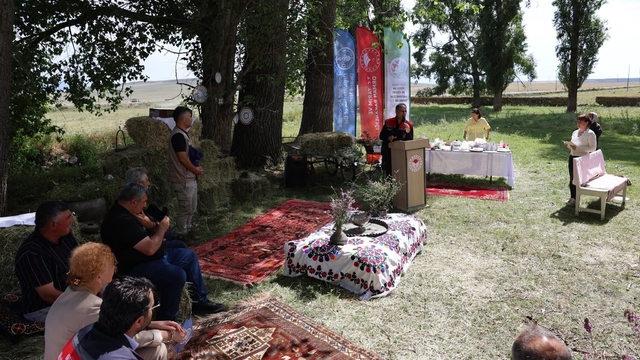 Kars'ta "Uluslararası Meralar ve Göçebe Hayvancılık Yılı" etkinliği düzenlendi