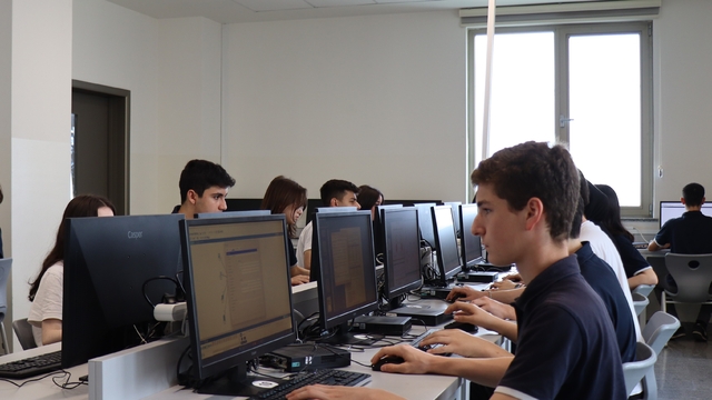 Hem üniversiteye hem mesleğe hazırlık
Özel Adem Ceylan Final Mesleki ve Teknik Anadolu Lisesinde bilişim odaklı proje sınıfı açılacak