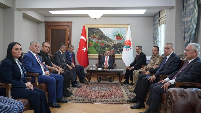 Bakan Tekin'den, Şırnak Valiliğine ziyaret