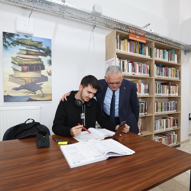 Başkan Büyükkılıç'ın "Okuyan ve Okutan Şehir" vizyonu Kayseri'yi Türkiye'ni...