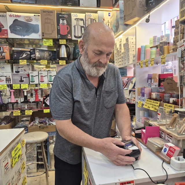 POS makinelerindeki yüksek komisyon oranı esnafı zorluyor
Esnaf Sefa Gencer...