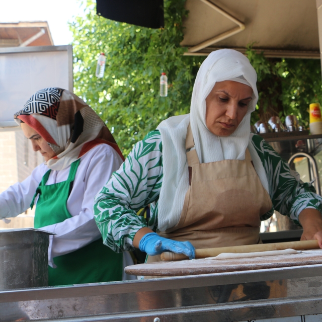 Gelin-görümce işbirliği düşman çatlatıyor
Diyarbakırlı gelin ve görümce ort...