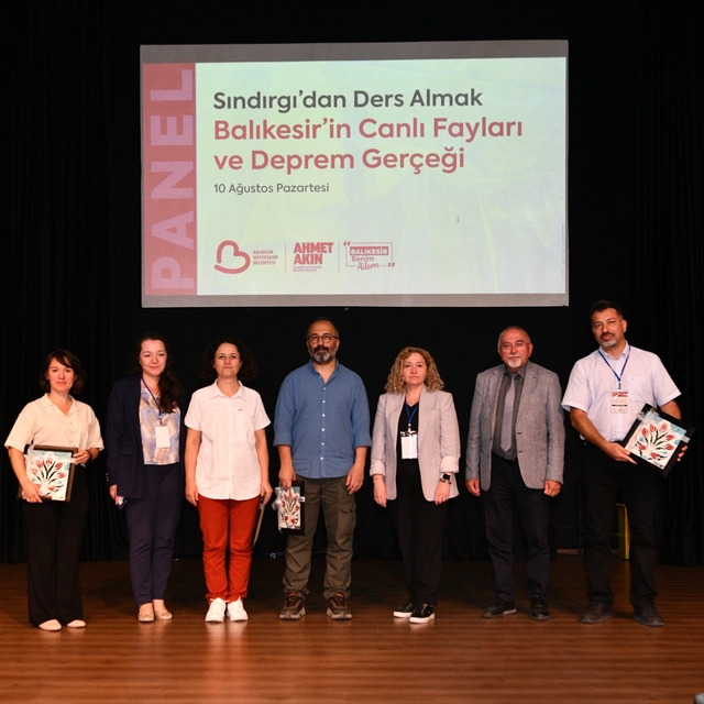 Balıkesir Büyükşehir, Sındırgı depreminden ders alıyor
Balıkesir'in Canlı F...